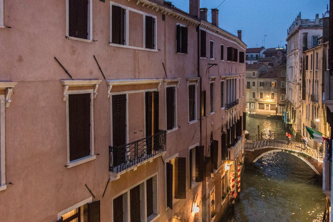 Rialto Bridge Large Venetian Style With Lift Apartment Exterior foto